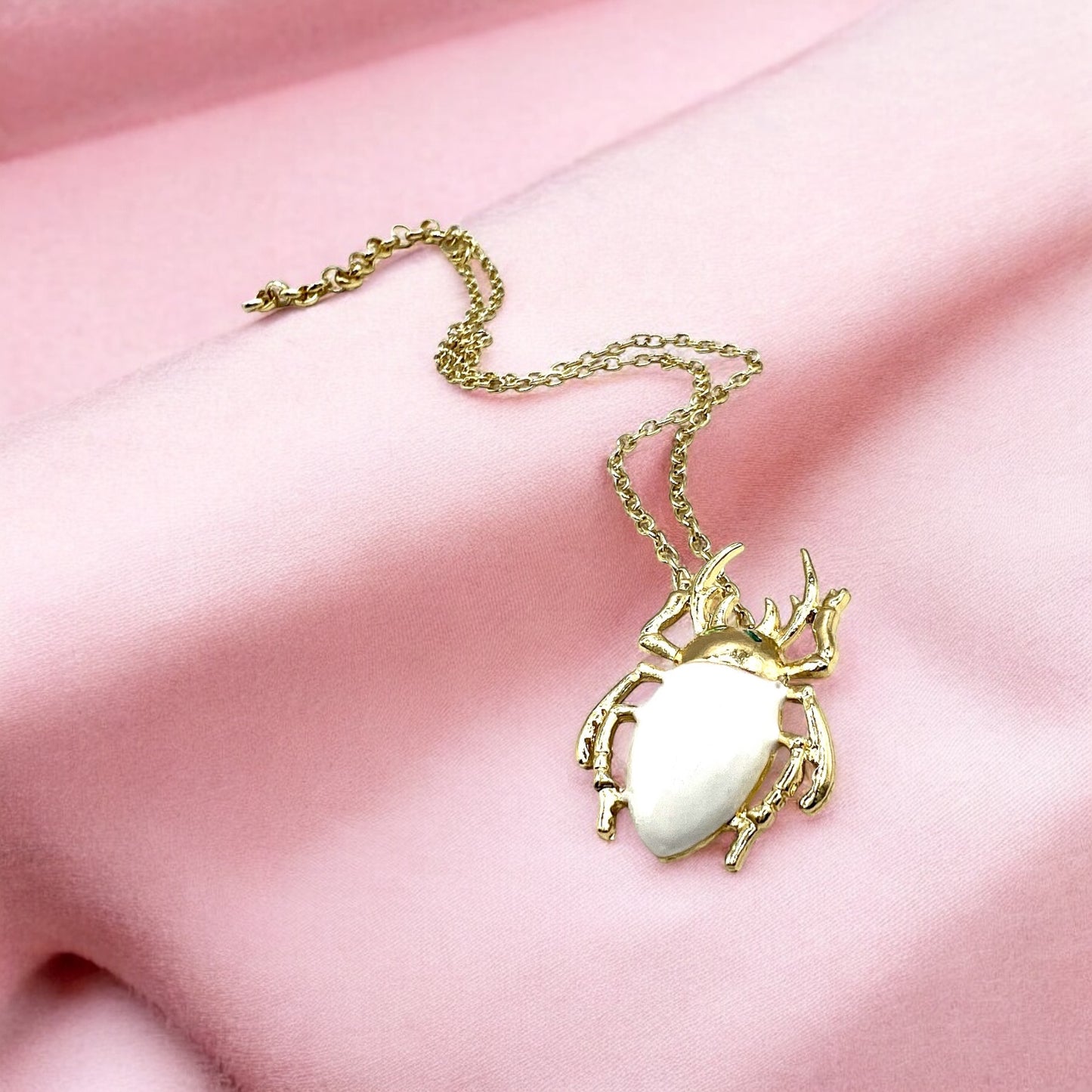 Collar Escarabajo