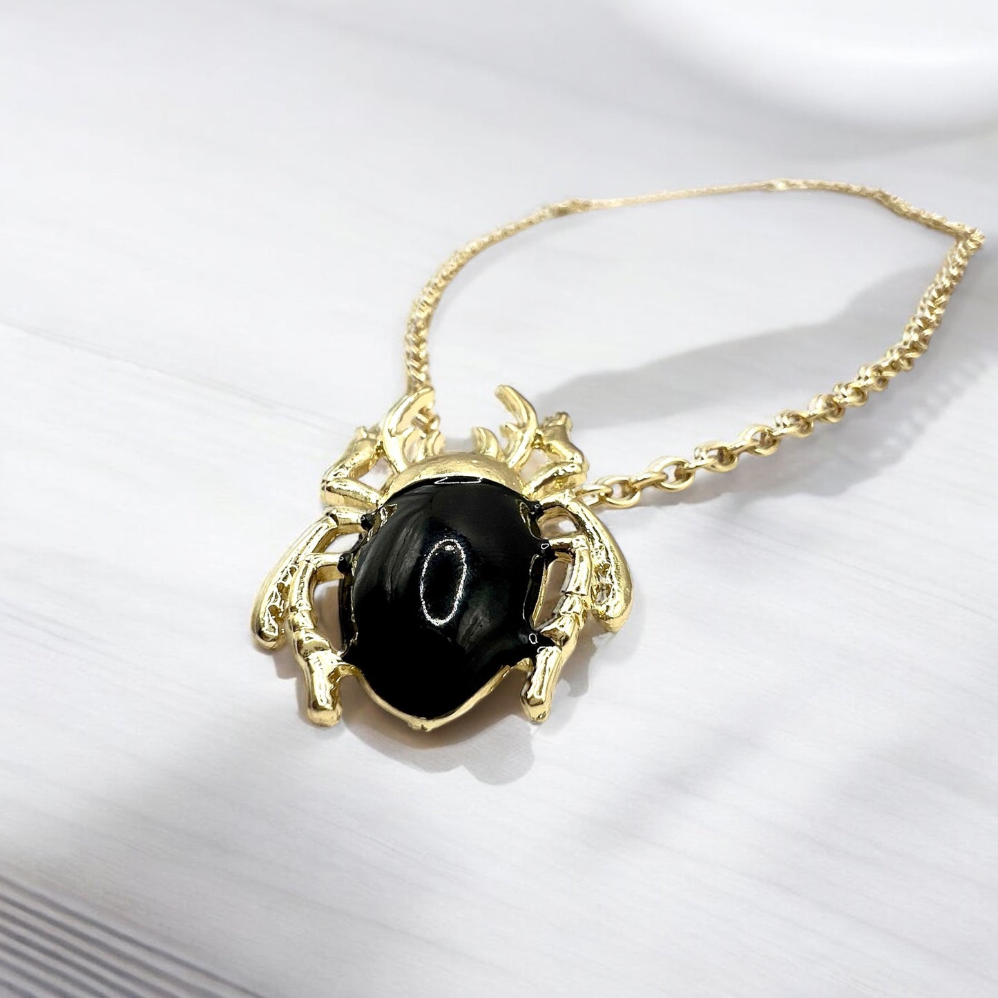 Collar Escarabajo